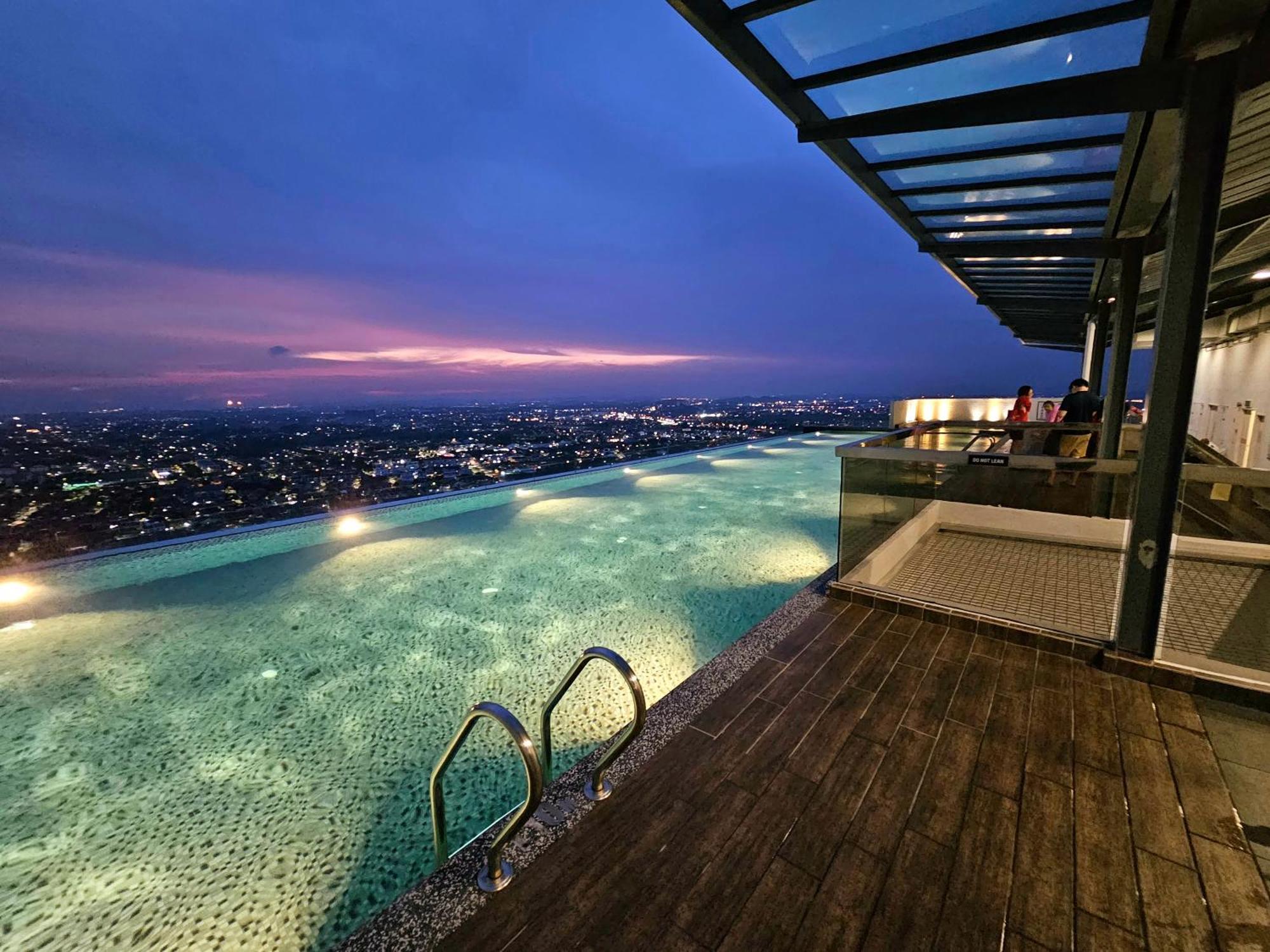 Quartz Residence - Melaka Экстерьер фото